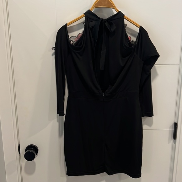 🇺🇸 Paper heart black peekaboo shoulder dress size medium - Picture 8 of 13